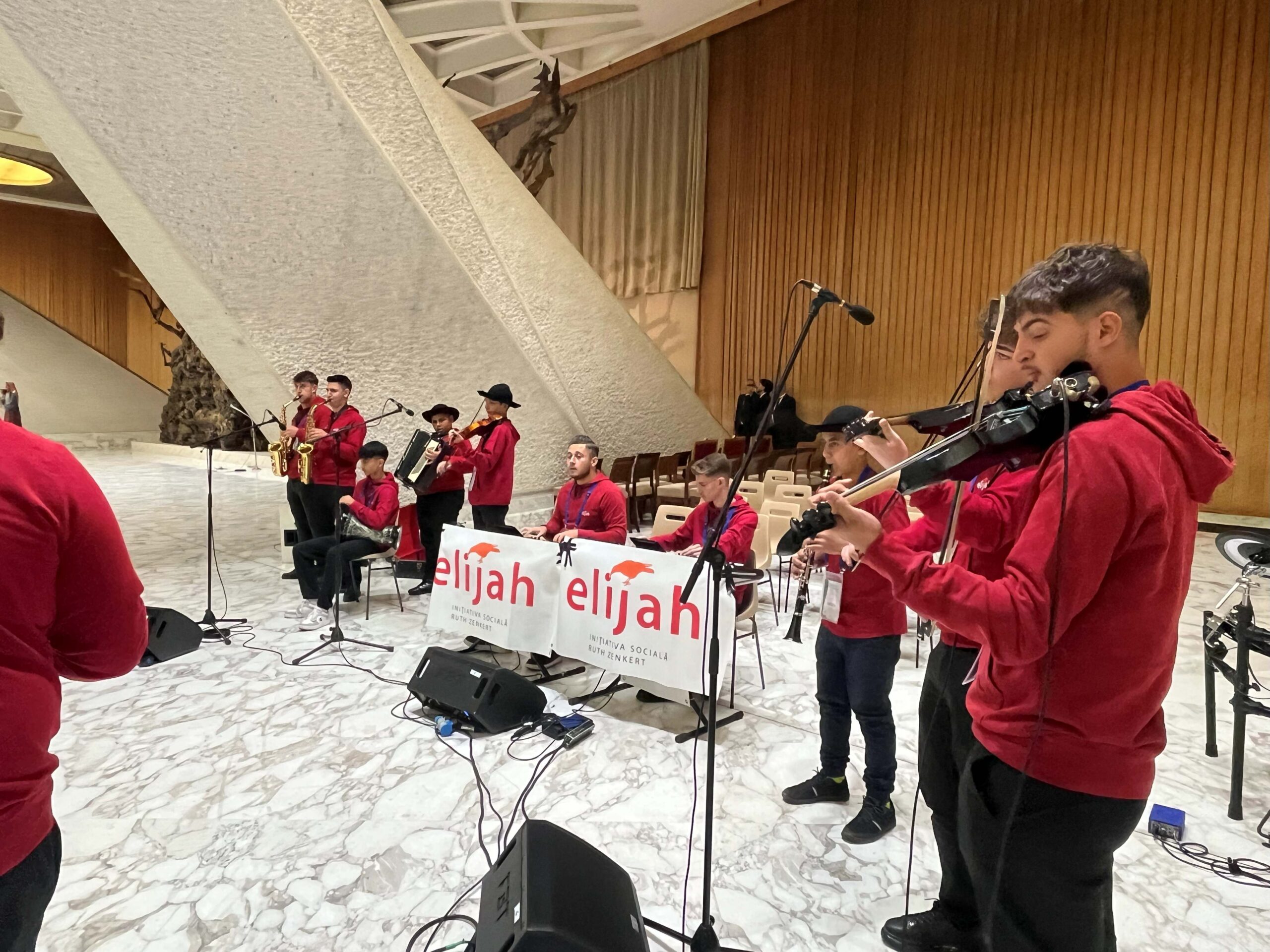 Elijah in Rom zur Papst Audienz